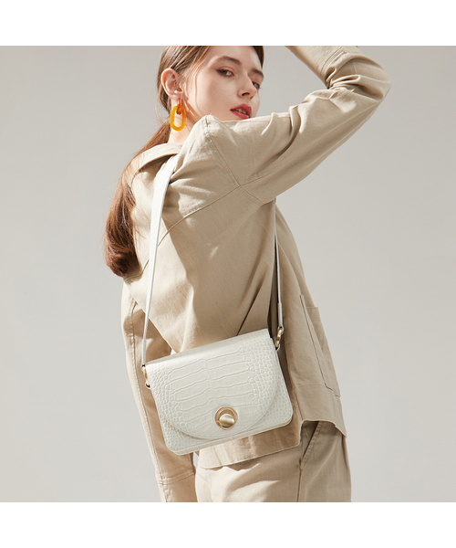 ANODDS（アンオズ）の「ISLE MINI CROC shoulder bag 3 color（ショルダーバッグ・レディース・ブラック/ベージュ/ネイビー/グリーン/アイボリー/バーガンディー・FREE）」の2枚目の写真