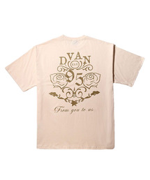 DVAN（ドゥヴァン）の「JARDIN DE DVAN HALF SLEEVE T-SHIRT (BEIGE)（Tシャツ/カットソー）」