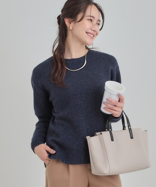 DRESKIP(ドレスキップ)の「【S-LL/洗濯機可】キラキラ光るラメが上品 クルーネックニット(ニット/セーター・レディース・ベージュ/グリーン系/ピンク系/オフホワイト/ネイビー・01/03/02/04)」の4枚目の写真