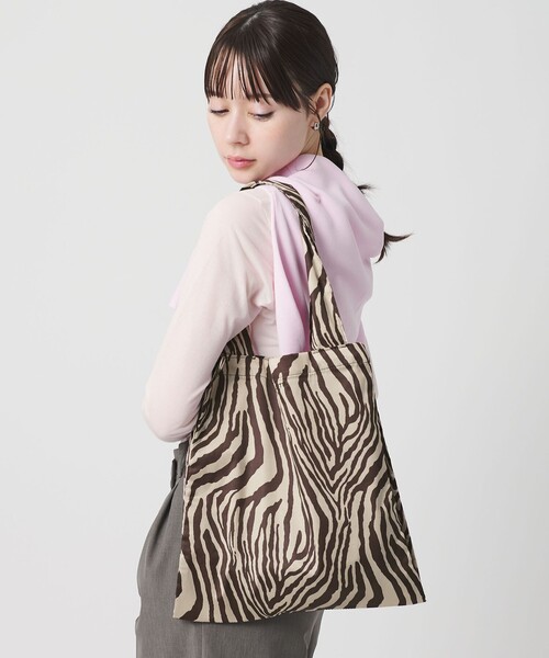 BEAUTY&YOUTH UNITED ARROWS（ビューティーアンドユースユナイテッドアローズ）の「ゼブラ パッカブル トートバッグ（トートバッグ・レディース・ナチュラル/オリーブ・FREE）」の2枚目の写真