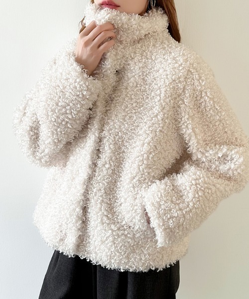 COCOMOMO(ココモモ)の「羽織るだけで今っぽい。 プードルファーブルゾン 2wayネック プードルファー ジャケット モコモコ ボア ショート アウター スタンドカラー(ブルゾン・レディース・アイボリー/ブラック/ブラウン/ベージュ・FREE)」の2枚目の写真
