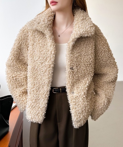COCOMOMO(ココモモ)の「羽織るだけで今っぽい。 プードルファーブルゾン 2wayネック プードルファー ジャケット モコモコ ボア ショート アウター スタンドカラー(ブルゾン・レディース・アイボリー/ブラック/ブラウン/ベージュ・FREE)」の10枚目の写真