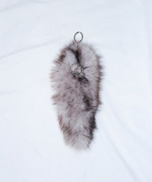 CHERRYQUIRI（チェリーキュリー）の「chubby fur tail keyring - beige（キーケース/キーアクセサリー）」