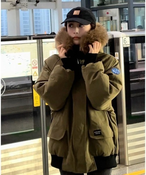 Ritzy（リッツィー）の「フェイクファーフード付き  エコダウンジャケット（ダウンジャケット/コート・レディース・ネイビー/ブラック/ホワイト/グリーン・M）」の22枚目の写真