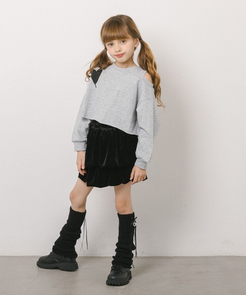 URBAN CHERRY（アーバンチェリー）の「カットショルダーハートデザイントレーナー（その他トップス・キッズ・グレー・110cm/130cm/140cm/120cm）」の5枚目の写真