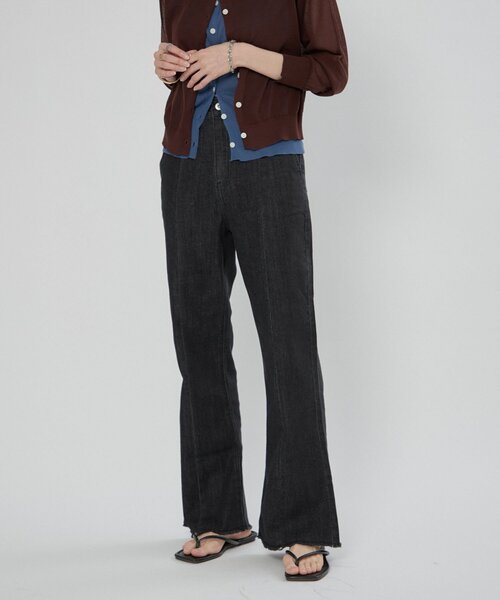 Remind me and forever(リマインドミーアンドフォーエバー)の「【nane】《サイズ展開有》ストレッチデニムフレアーパンツ(デニムパンツ・レディース・ワンウォッシュ/ブラック/その他/ケミカルウォッシュ・LARGE/MEDIUM)」の2枚目の写真