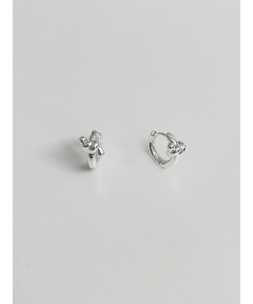 ELYONA(エリオーナー)の「ELA 33 mini Knot Earrings(ピアス(両耳用)・レディース・その他・FREE)」の1枚目の写真