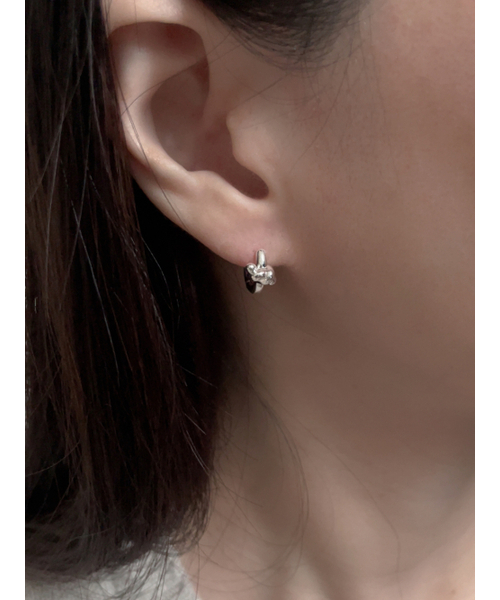 ELYONA(エリオーナー)の「ELA 33 mini Knot Earrings(ピアス(両耳用)・レディース・その他・FREE)」の2枚目の写真