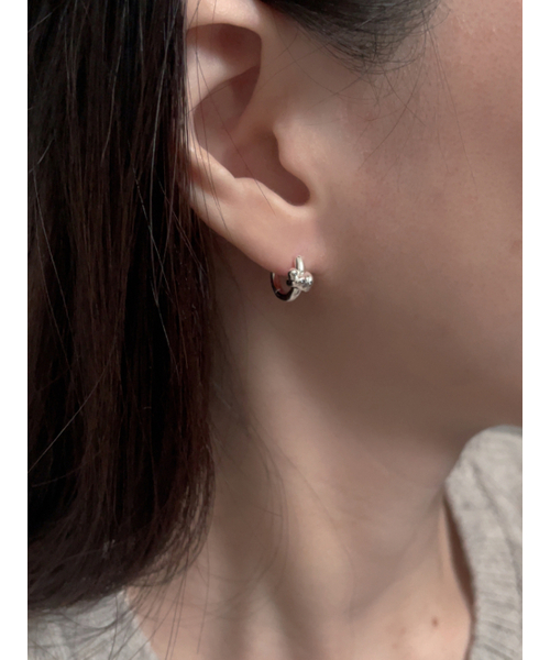 ELYONA(エリオーナー)の「ELA 33 mini Knot Earrings(ピアス(両耳用)・レディース・その他・FREE)」の3枚目の写真