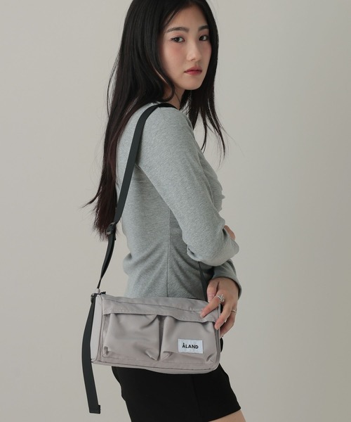 ALAND（エーランド）の「ALAND／ポケット横長ミニショルダーバッグ（ショルダーバッグ・レディース・ブラック/グレー・FREE）」の12枚目の写真