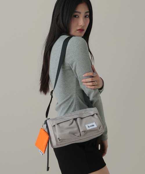ALAND（エーランド）の「ALAND／ポケット横長ミニショルダーバッグ（ショルダーバッグ・レディース・ブラック/グレー・FREE）」の11枚目の写真
