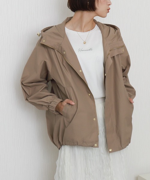 libelle more(リベル モア)の「【NC撥水加工】裾ドロストミドル丈ブルゾン マウンテンパーカー(マウンテンパーカー・レディース・モカ/ベージュ/アイボリー/ブラック/カーキ/ネイビー・M/L)」の4枚目の写真