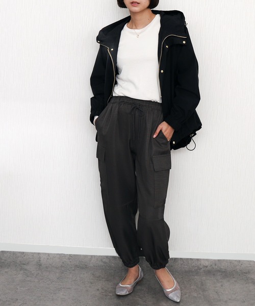 libelle more(リベル モア)の「【NC撥水加工】裾ドロストミドル丈ブルゾン マウンテンパーカー(マウンテンパーカー・レディース・モカ/ベージュ/アイボリー/ブラック/カーキ/ネイビー・M/L)」の20枚目の写真