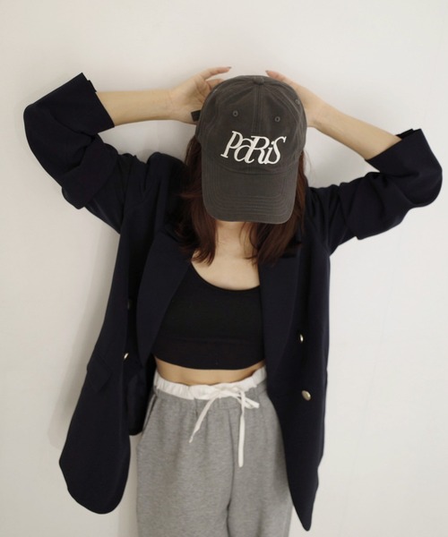 Reurie'（レウリィ）の「PARISロゴエンブロイダリーキャップ (chihiro select) / 刺繍 英字ロゴ カジュアル シンプル ノームコア 韓国 配色（キャップ・レディース・ネイビー/ベージュ/ダークグレー・FREE）」の4枚目の写真