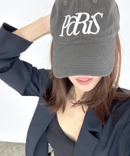 Reurie'（レウリィ）の「PARISロゴエンブロイダリーキャップ (chihiro select) / 刺繍 英字ロゴ カジュアル シンプル ノームコア 韓国 配色（キャップ・レディース・ネイビー/ベージュ/ダークグレー・FREE）」の11枚目の写真