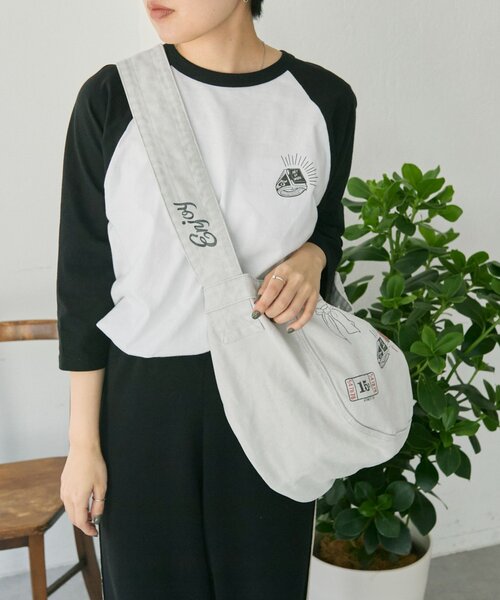 ear PAPILLONNER（イアパピヨネ）の「Kendai×SUM1 STYLE別注バッグ【SUM1 STYLE】（ショルダーバッグ・レディース・サンドベージュ/ライトグレー・FREE）」の2枚目の写真