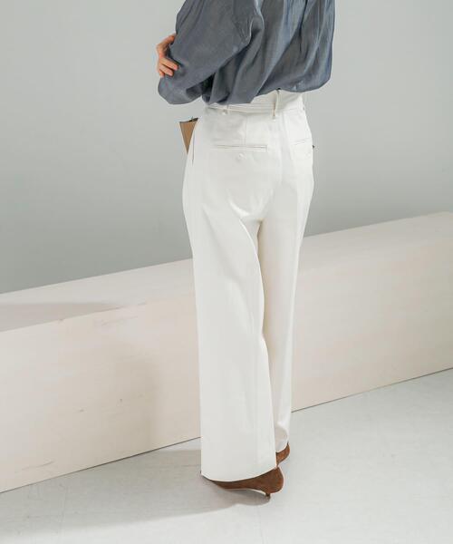 URBAN RESEARCH ROSSO WOMEN（アーバンリサーチ　ロッソ）の「ラップデザインパンツ（その他パンツ・レディース・ホワイト/ネイビー・36/38）」の4枚目の写真