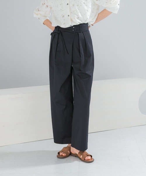 URBAN RESEARCH ROSSO WOMEN(アーバンリサーチ ロッソ)の「ラップデザインパンツ(その他パンツ・レディース・ホワイト/ネイビー・36/38)」の2枚目の写真