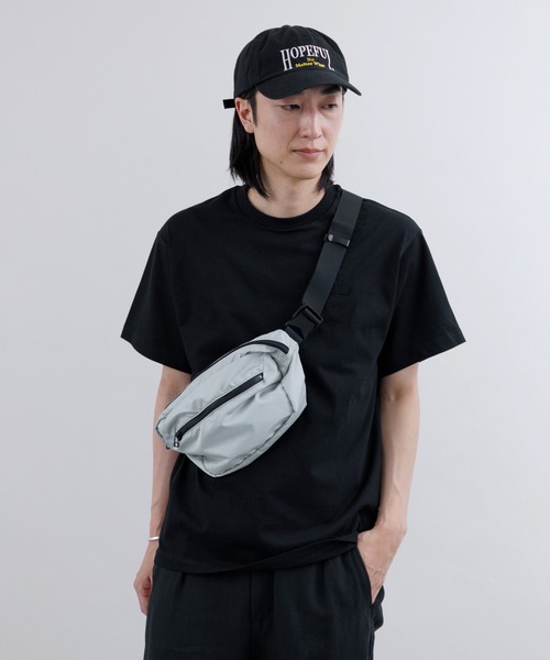 kuros'（クロス）の「【kuros’オリジナル】ダイヤリップウエストバッグ 日本製（ボディバッグ/ウエストポーチ・メンズ・グレー/ブラック・FREE）」の6枚目の写真