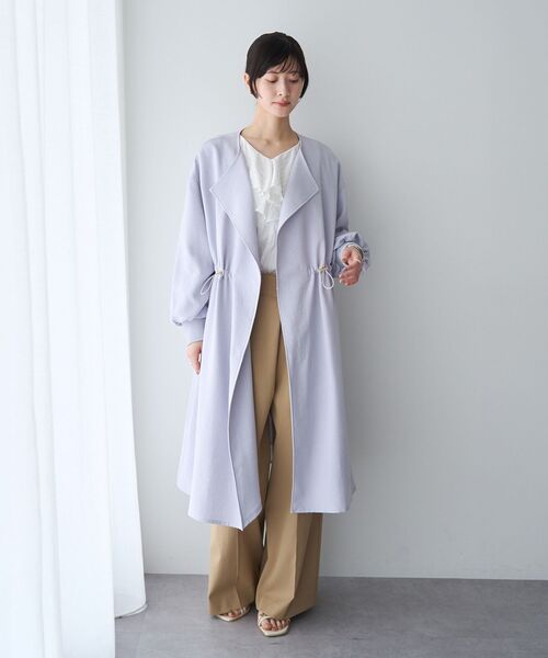 YECCA VECCA（イェッカヴェッカ）の「ノーカラーラペルロングコート（ノーカラーコート・レディース・グレイッシュベージュ/サックスブルー/ネイビー・FREE）」の6枚目の写真