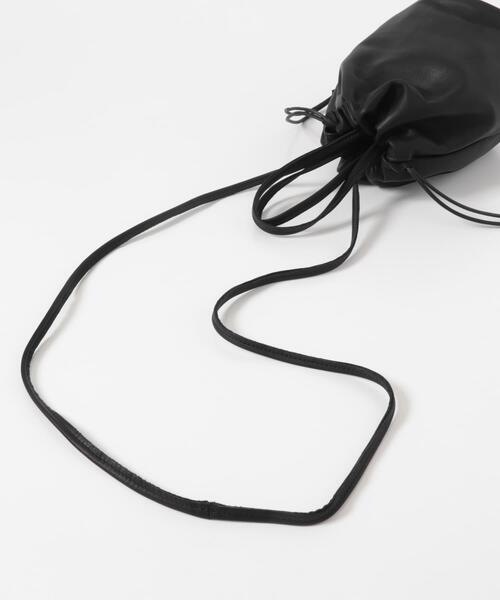 URBAN RESEARCH DOORS(アーバンリサーチドアーズ)の「Folna ソフトレザー2WAY巾着ショルダー(ショルダーバッグ・レディース・ブラック・ONE)」の6枚目の写真