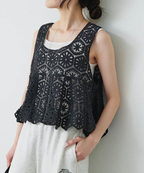 PUAL CE CIN（ピュアルセシン）の「かぎ針編み風ビスチェ（ベスト・レディース・チャコールグレー/オフホワイト・FREE）」の2枚目の写真