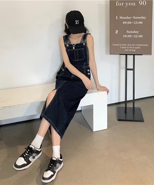 &soiree(アンドソワレ)の「前スリットポケット付きデニムジャンパースカート(ジャンパースカート・レディース・インディゴブルー・X-LARGE/LARGE/MEDIUM/SMALL)」の2枚目の写真