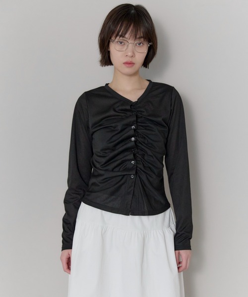 leimn（レイムン）の「アシンメトリーシャーリングボタンシアートップス（Tシャツ/カットソー・レディース・レッド/ピンク/ホワイト/ブラック・FREE）」の3枚目の写真