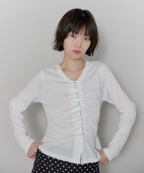 leimn（レイムン）の「アシンメトリーシャーリングボタンシアートップス（Tシャツ/カットソー・レディース・レッド/ピンク/ホワイト/ブラック・FREE）」の6枚目の写真