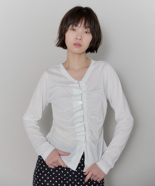 leimn（レイムン）の「アシンメトリーシャーリングボタンシアートップス（Tシャツ/カットソー・レディース・レッド/ピンク/ホワイト/ブラック・FREE）」の7枚目の写真