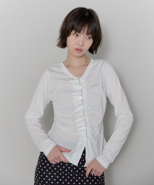 leimn（レイムン）の「アシンメトリーシャーリングボタンシアートップス（Tシャツ/カットソー・レディース・レッド/ピンク/ホワイト/ブラック・FREE）」の8枚目の写真