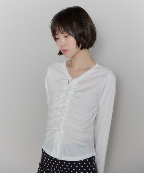 leimn（レイムン）の「アシンメトリーシャーリングボタンシアートップス（Tシャツ/カットソー・レディース・レッド/ピンク/ホワイト/ブラック・FREE）」の9枚目の写真