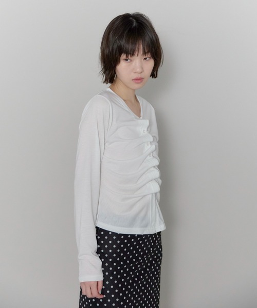 leimn（レイムン）の「アシンメトリーシャーリングボタンシアートップス（Tシャツ/カットソー・レディース・レッド/ピンク/ホワイト/ブラック・FREE）」の12枚目の写真