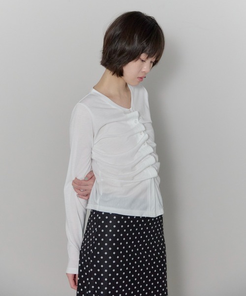 leimn（レイムン）の「アシンメトリーシャーリングボタンシアートップス（Tシャツ/カットソー・レディース・レッド/ピンク/ホワイト/ブラック・FREE）」の13枚目の写真