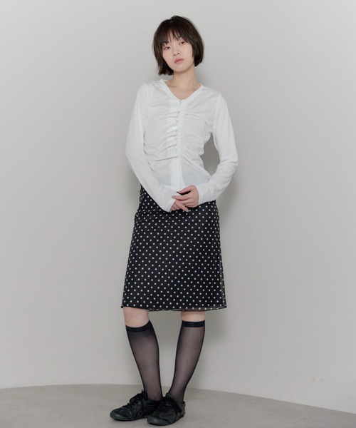 leimn（レイムン）の「アシンメトリーシャーリングボタンシアートップス（Tシャツ/カットソー・レディース・レッド/ピンク/ホワイト/ブラック・FREE）」の17枚目の写真