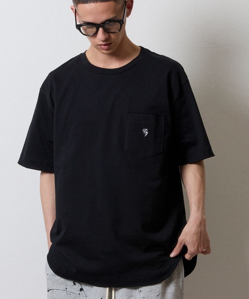 NUMBER (N)INE(ナンバーナイン)の「PREMIUM COTTON CURVED HEM POCKET T-SHIRT / プレミアム コットン カーブド ヘム ワンポイント ロゴ刺繍 クルーネック ポケット Tシャツ(Tシャツ/カットソー・メンズ・グレー/オリーブ/ブラック/ホワイト・4/3/2)」の2枚目の写真