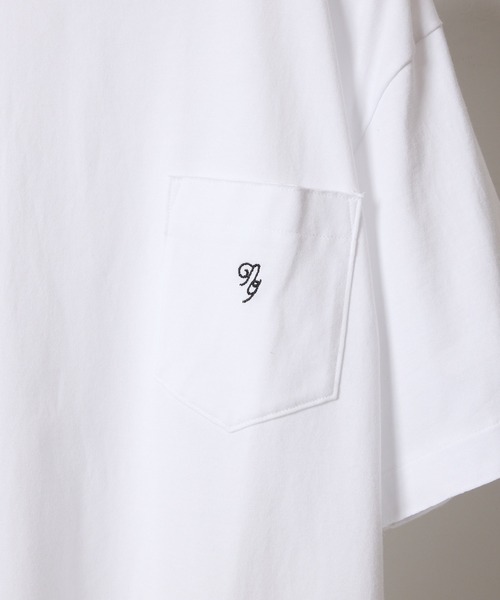 NUMBER (N)INE(ナンバーナイン)の「PREMIUM COTTON CURVED HEM POCKET T-SHIRT / プレミアム コットン カーブド ヘム ワンポイント ロゴ刺繍 クルーネック ポケット Tシャツ(Tシャツ/カットソー・メンズ・グレー/オリーブ/ブラック/ホワイト・4/3/2)」の7枚目の写真
