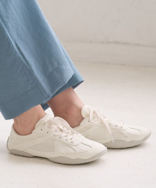 FILA(フィラ)の「<FILA>GLIO スニーカー(スニーカー・レディース・ナチュラル/シルバー・24.5cm/24cm/23.5cm/23cm/25cm)」の4枚目の写真