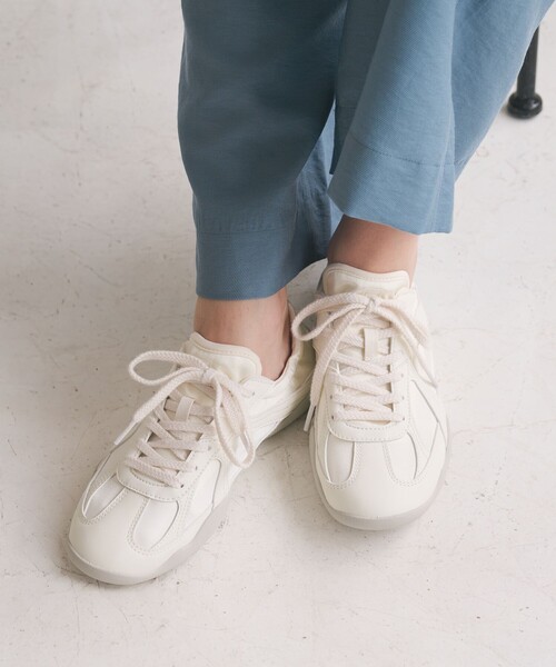 FILA(フィラ)の「<FILA>GLIO スニーカー(スニーカー・レディース・ナチュラル/シルバー・24.5cm/24cm/23.5cm/23cm/25cm)」の5枚目の写真
