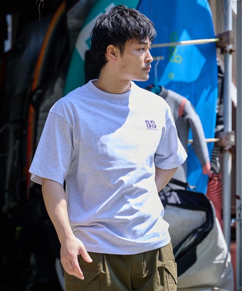 Sunny Smith(サニースミス)の「SURF CLUB 両面刺繍Tシャツ(Tシャツ/カットソー・メンズ・アッシュグレー/スミクロ/ホワイト・MEDIUM/LARGE)」の12枚目の写真