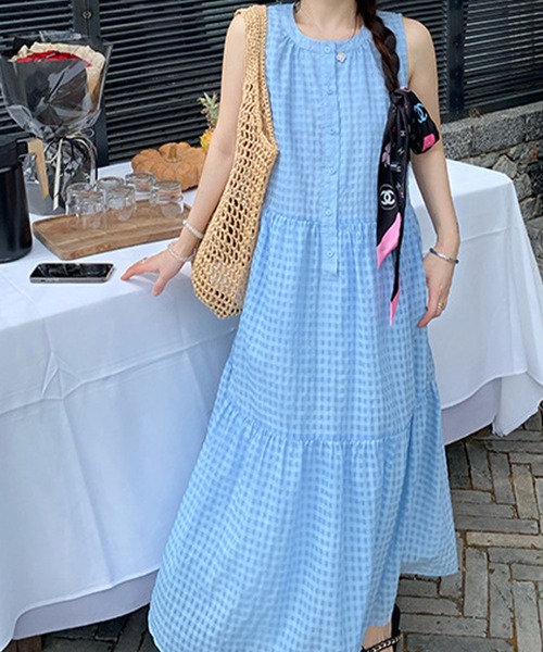 meJane（ミージェーン）の「シアーチェック柄 ノースリーブティアード ロングワンピース（ワンピース・レディース・ブルー/イエロー・FREE）」の6枚目の写真