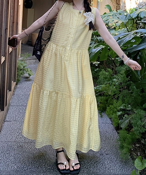 meJane（ミージェーン）の「シアーチェック柄 ノースリーブティアード ロングワンピース（ワンピース・レディース・ブルー/イエロー・FREE）」の3枚目の写真