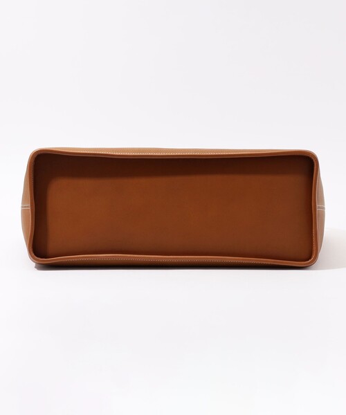 A(エィス)の「【別注】A SADDLE HOLDER L シュリンクレザー ショルダーバッグ(トートバッグ・メンズ・ブラック/ベージュ・FREE)」の11枚目の写真