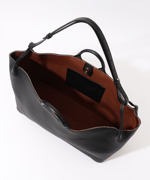A(エィス)の「【別注】A SADDLE HOLDER L シュリンクレザー ショルダーバッグ(トートバッグ・メンズ・ブラック/ベージュ・FREE)」の6枚目の写真