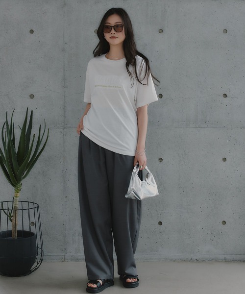 slattgir(スラットジール)の「高身長 エンボス加工プリントTシャツ(接触冷感)(トールサイズ)Essenave(Tシャツ/カットソー・レディース・オフホワイト/ブラック・TM/TL/TLL/T3L)」の5枚目の写真