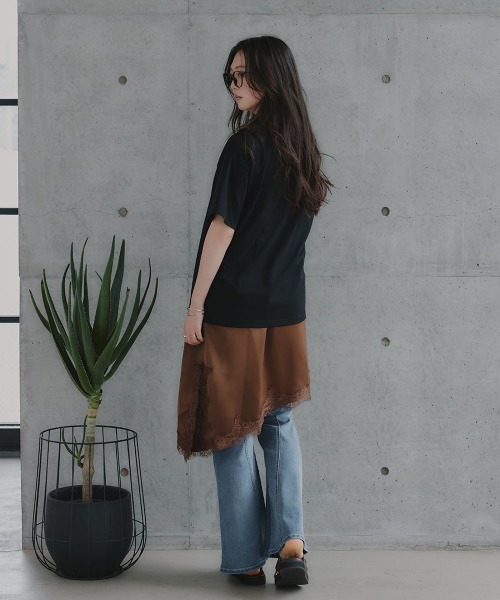 slattgir(スラットジール)の「高身長 エンボス加工プリントTシャツ(接触冷感)(トールサイズ)Essenave(Tシャツ/カットソー・レディース・オフホワイト/ブラック・TM/TL/TLL/T3L)」の15枚目の写真