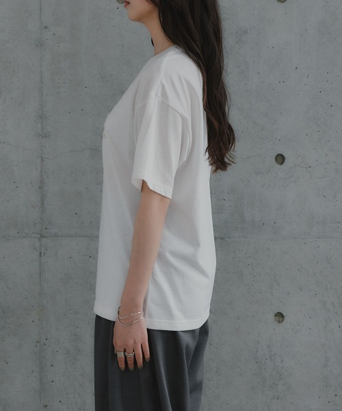 slattgir(スラットジール)の「高身長 エンボス加工プリントTシャツ(接触冷感)(トールサイズ)Essenave(Tシャツ/カットソー・レディース・オフホワイト/ブラック・TM/TL/TLL/T3L)」の13枚目の写真