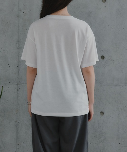 slattgir(スラットジール)の「高身長 エンボス加工プリントTシャツ(接触冷感)(トールサイズ)Essenave(Tシャツ/カットソー・レディース・オフホワイト/ブラック・TM/TL/TLL/T3L)」の12枚目の写真