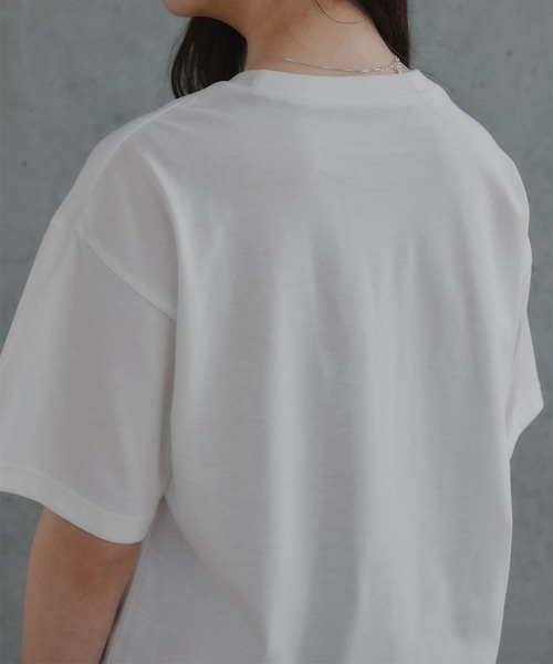 slattgir(スラットジール)の「高身長 エンボス加工プリントTシャツ(接触冷感)(トールサイズ)Essenave(Tシャツ/カットソー・レディース・オフホワイト/ブラック・TM/TL/TLL/T3L)」の10枚目の写真