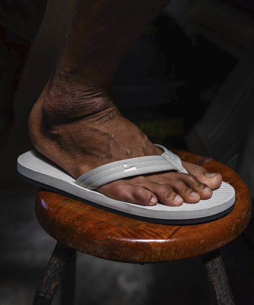 Firsthand(ファーストハンド)の「Indosole/インドソール EASY LIVING Flip Flops / イージー リビング フリップ(サンダル・メンズ・グレー/ブルー/ブラウン/ブルーグリーン/ブラック/オレンジ/ベージュ/グリーン・9/8.5/8)」の16枚目の写真